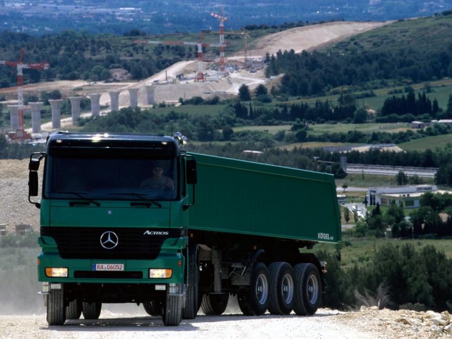 Mercedes-Benz Actros 2040 1997 года  (фото 2 из 12)
